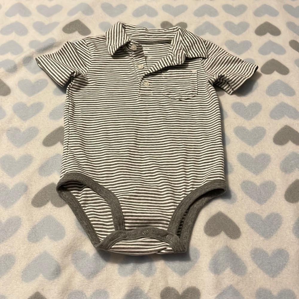 Carter’s onesie18 months